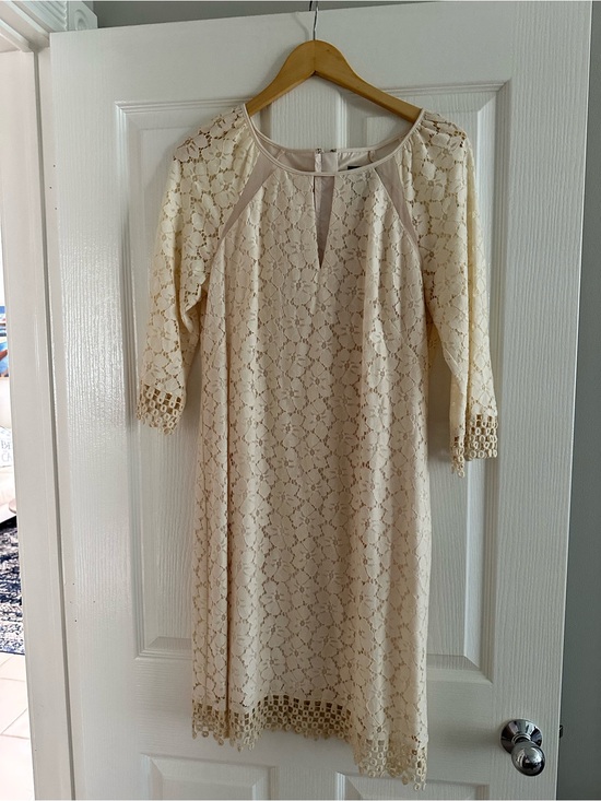 Adrianna Papell Dresses & Skirts - Adrianna Papell Cream Lace Midi Dress with Keyhole